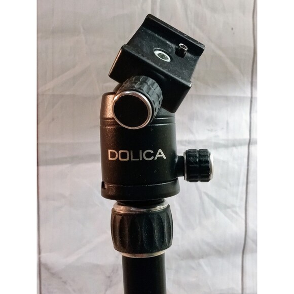 Dolica Proline Professional Reversible Tripod - Picture 10 of 11